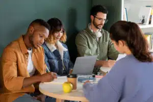 Equipe de comunicação com formados em Letras em projetos inovadores.