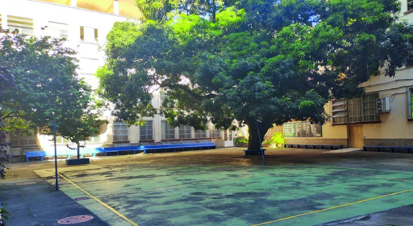 Foto do pátio do Campus Botafogo da UVA