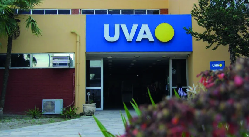 Foto da fachada do prédio principal do Campus Cabo Frio da UVA